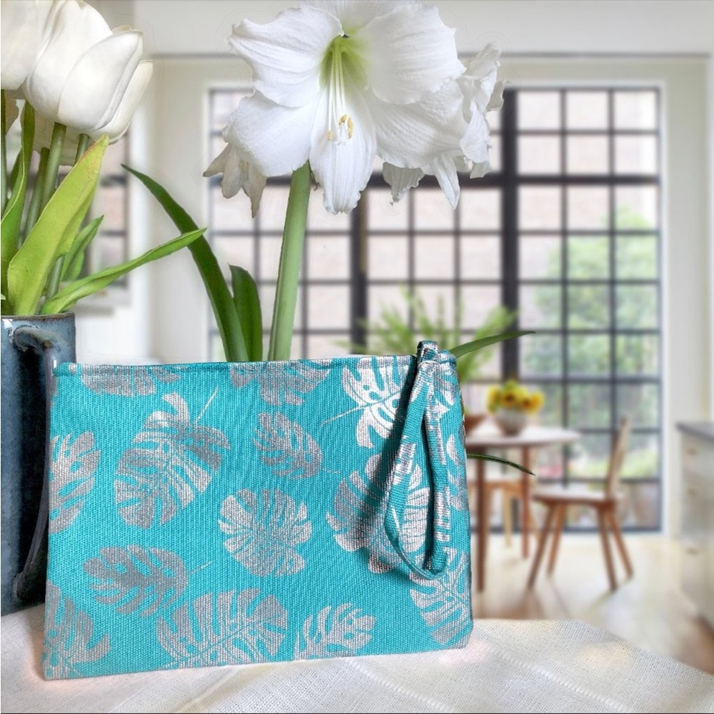 Teal metallic silver foil tropical print wristlet 🌸